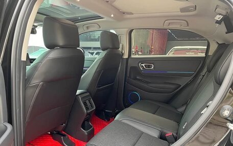 Honda Vezel, 2024 год, 1 800 000 рублей, 6 фотография