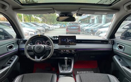Honda Vezel, 2024 год, 1 800 000 рублей, 5 фотография