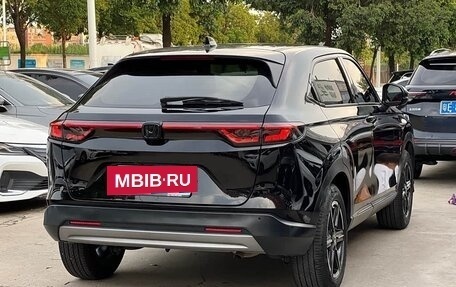 Honda Vezel, 2024 год, 1 800 000 рублей, 2 фотография