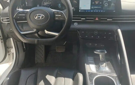 Hyundai Elantra, 2023 год, 1 050 000 рублей, 6 фотография