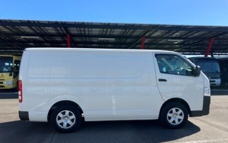 Toyota HiAce H200, 2024 год, 5 200 000 рублей, 8 фотография