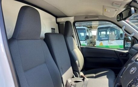 Toyota HiAce H200, 2024 год, 5 200 000 рублей, 33 фотография