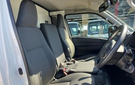 Toyota HiAce H200, 2024 год, 5 200 000 рублей, 32 фотография