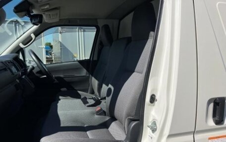 Toyota HiAce H200, 2024 год, 5 200 000 рублей, 37 фотография