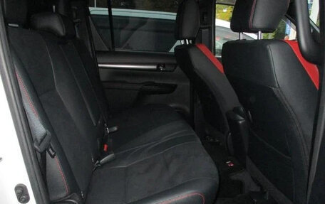 Toyota Hilux VIII, 2024 год, 4 650 000 рублей, 28 фотография