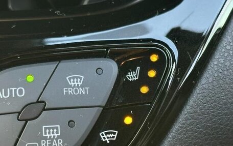 Toyota C-HR I рестайлинг, 2019 год, 1 445 000 рублей, 18 фотография