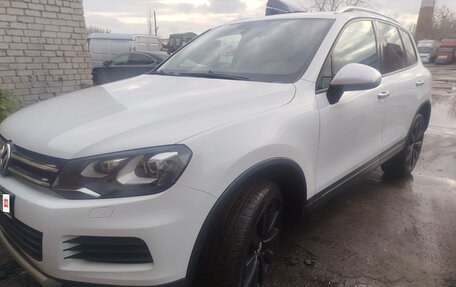 Volkswagen Touareg III, 2012 год, 1 899 999 рублей, 2 фотография