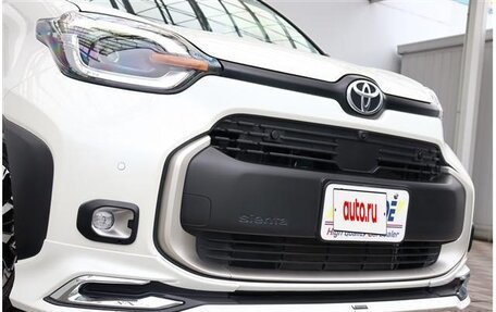 Toyota Sienta, 2022 год, 1 700 000 рублей, 7 фотография