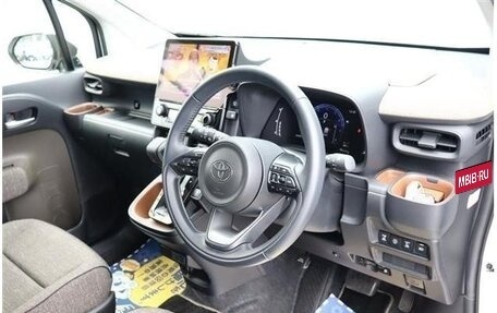 Toyota Sienta, 2022 год, 1 700 000 рублей, 9 фотография