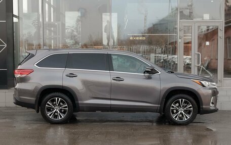 Toyota Highlander III, 2018 год, 3 900 000 рублей, 4 фотография