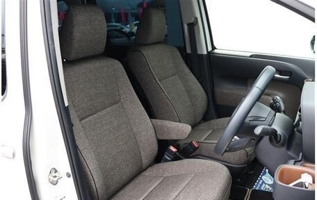 Toyota Sienta, 2022 год, 1 700 000 рублей, 37 фотография