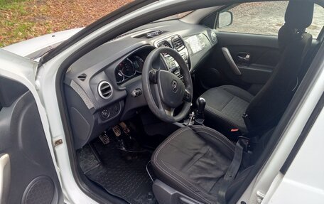 Renault Logan II, 2017 год, 360 000 рублей, 6 фотография