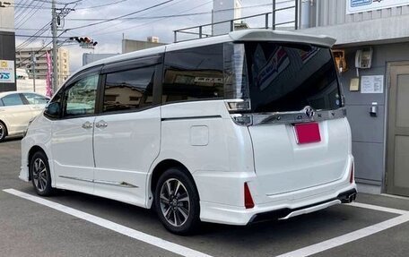 Toyota Voxy III, 2021 год, 2 050 000 рублей, 6 фотография