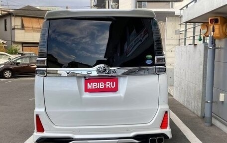 Toyota Voxy III, 2021 год, 2 050 000 рублей, 5 фотография