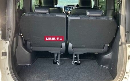 Toyota Voxy III, 2021 год, 2 050 000 рублей, 22 фотография