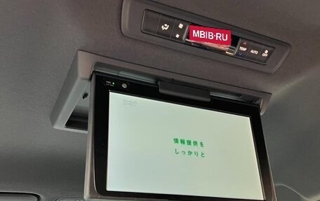 Toyota Voxy III, 2021 год, 2 050 000 рублей, 18 фотография