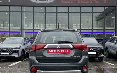 Mitsubishi Outlander III рестайлинг 3, 2015 год, 1 749 000 рублей, 6 фотография