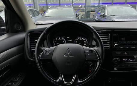 Mitsubishi Outlander III рестайлинг 3, 2015 год, 1 749 000 рублей, 14 фотография