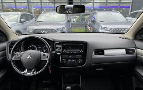 Mitsubishi Outlander III рестайлинг 3, 2015 год, 1 749 000 рублей, 11 фотография