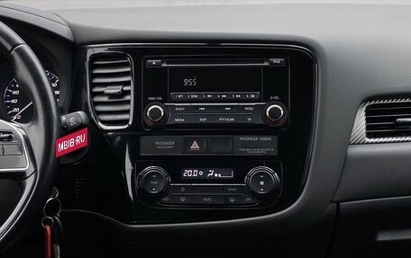 Mitsubishi Outlander III рестайлинг 3, 2015 год, 1 749 000 рублей, 12 фотография