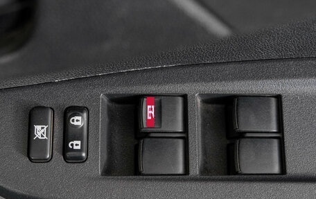 Toyota Ractis II, 2011 год, 949 000 рублей, 23 фотография