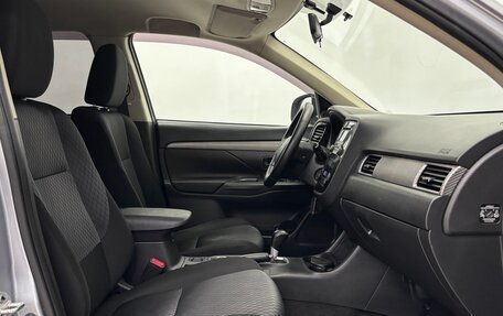 Mitsubishi Outlander III рестайлинг 3, 2013 год, 1 299 000 рублей, 10 фотография