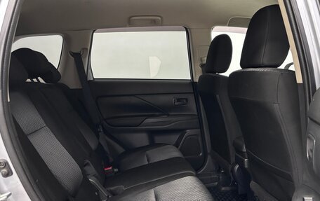 Mitsubishi Outlander III рестайлинг 3, 2013 год, 1 299 000 рублей, 11 фотография