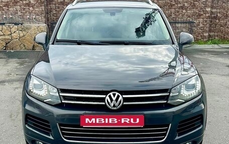 Volkswagen Touareg III, 2010 год, 1 590 000 рублей, 2 фотография