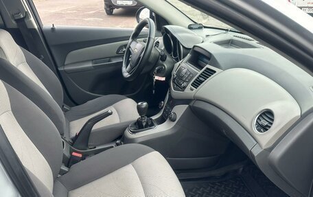 Chevrolet Cruze II, 2010 год, 565 000 рублей, 8 фотография