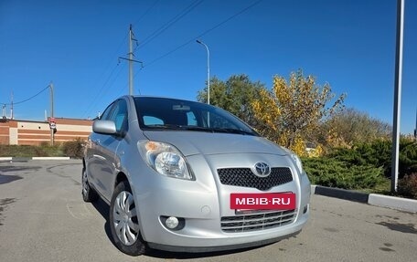 Toyota Yaris III рестайлинг, 2007 год, 750 000 рублей, 3 фотография