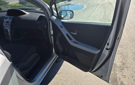 Toyota Yaris III рестайлинг, 2007 год, 750 000 рублей, 12 фотография