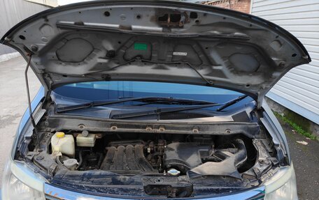 Nissan Serena III, 2010 год, 880 000 рублей, 8 фотография