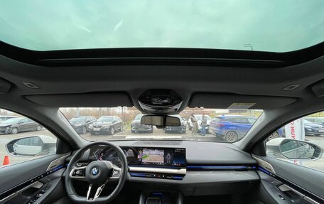 BMW 5 серия, 2024 год, 5 990 000 рублей, 27 фотография