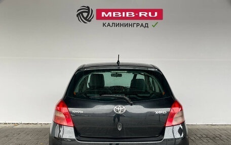 Toyota Yaris III рестайлинг, 2006 год, 600 000 рублей, 4 фотография