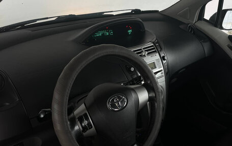 Toyota Yaris III рестайлинг, 2006 год, 600 000 рублей, 10 фотография