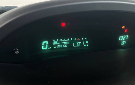 Toyota Yaris III рестайлинг, 2006 год, 600 000 рублей, 11 фотография