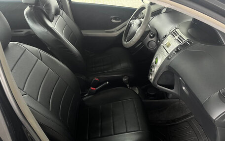 Toyota Yaris III рестайлинг, 2006 год, 600 000 рублей, 18 фотография