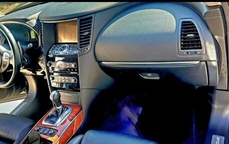 Infiniti QX70, 2015 год, 2 750 000 рублей, 15 фотография