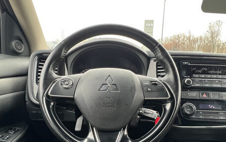 Mitsubishi Outlander III рестайлинг 3, 2018 год, 1 399 000 рублей, 9 фотография