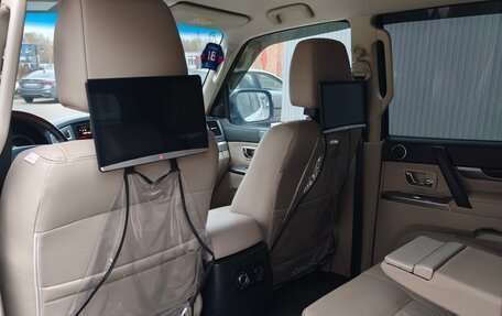 Mitsubishi Pajero IV, 2019 год, 4 300 000 рублей, 12 фотография