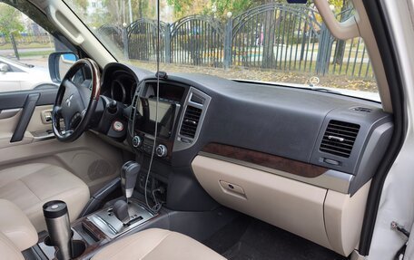 Mitsubishi Pajero IV, 2019 год, 4 300 000 рублей, 13 фотография