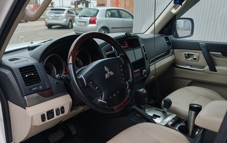 Mitsubishi Pajero IV, 2019 год, 4 300 000 рублей, 10 фотография