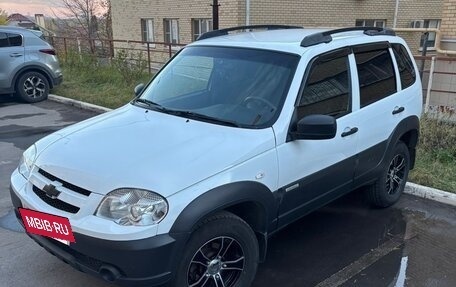 Chevrolet Niva I рестайлинг, 2018 год, 820 000 рублей, 2 фотография