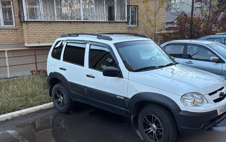 Chevrolet Niva I рестайлинг, 2018 год, 820 000 рублей, 3 фотография
