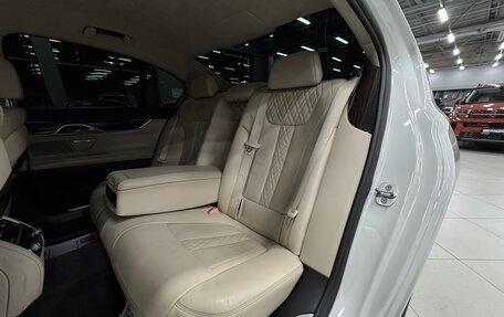 BMW 7 серия, 2016 год, 3 400 000 рублей, 19 фотография