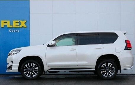 Toyota Land Cruiser Prado 150 рестайлинг 2, 2022 год, 4 000 000 рублей, 6 фотография