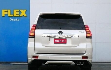 Toyota Land Cruiser Prado 150 рестайлинг 2, 2022 год, 4 000 000 рублей, 4 фотография