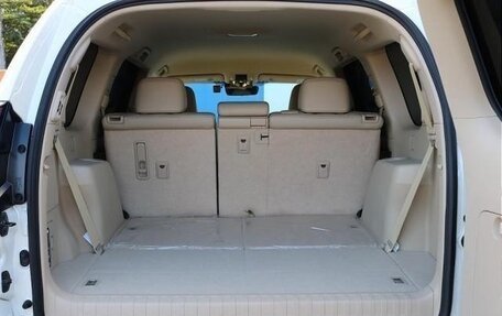 Toyota Land Cruiser Prado 150 рестайлинг 2, 2022 год, 4 000 000 рублей, 10 фотография