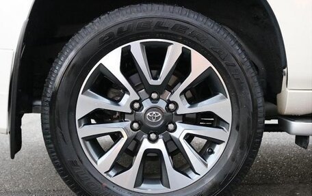 Toyota Land Cruiser Prado 150 рестайлинг 2, 2022 год, 4 000 000 рублей, 20 фотография