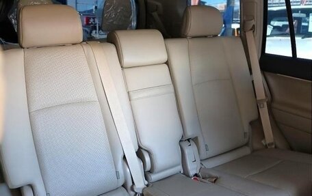 Toyota Land Cruiser Prado 150 рестайлинг 2, 2022 год, 4 000 000 рублей, 9 фотография